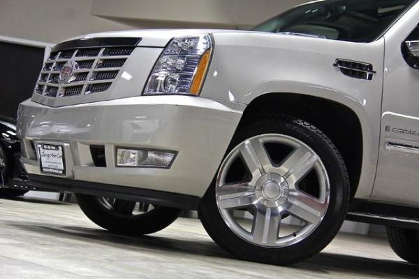 New 2008 Cadillac Escalade AWD for sale Sold at Chicago Motor Cars in West Chicago IL 60185 3