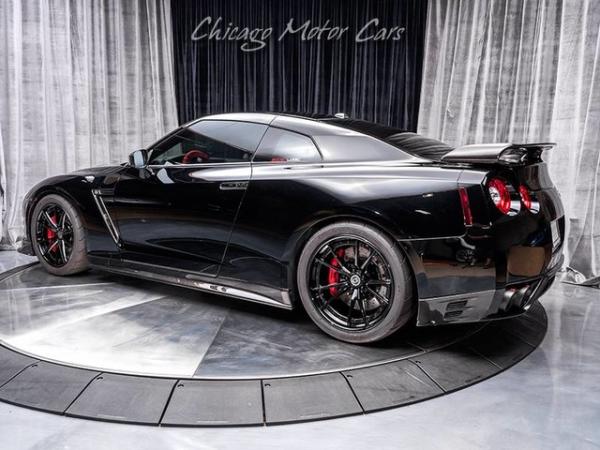 Used 2013 Nissan GT-R Premium for sale Sold at Chicago Motor Cars in West Chicago IL 60185 3