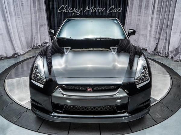 Used-2010-Nissan-GT-R-Premium