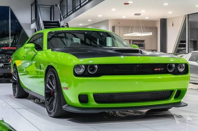 Used-2015-Dodge-Challenger-SRT-Hellcat-ONLY-1300-MILES