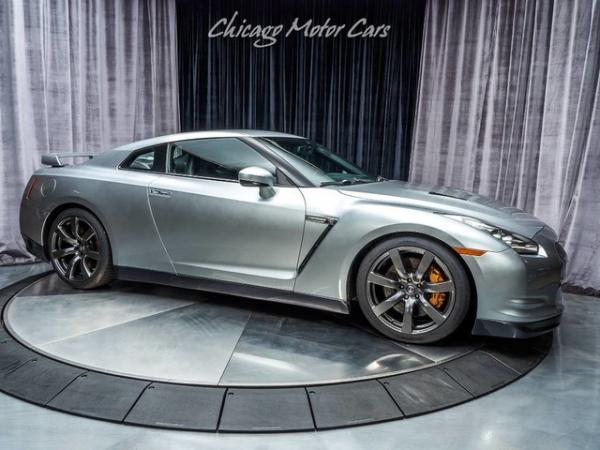 Used 2009 Nissan GT-R Premium for sale Sold at Chicago Motor Cars in West Chicago IL 60185 6