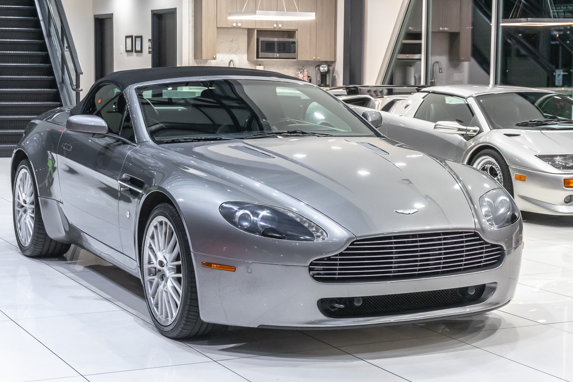 Used-2009-Aston-Martin-Vantage-Convertible-NAVIGATION