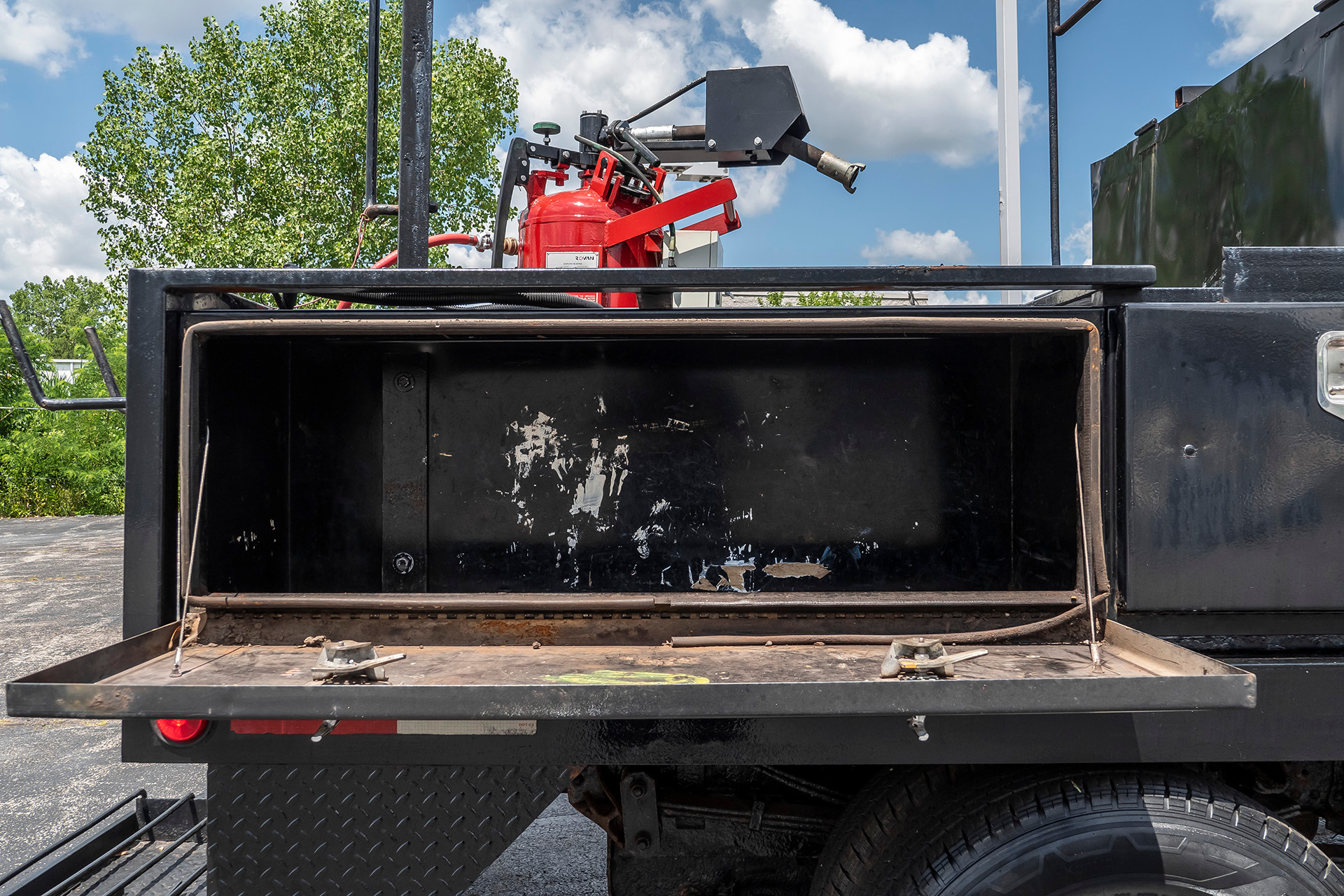 Used-2007-Isuzu-NPR-Flatbed-Equipment