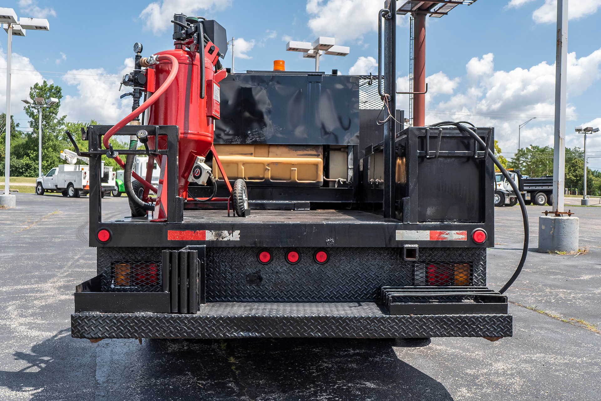 Used-2007-Isuzu-NPR-Flatbed-Equipment