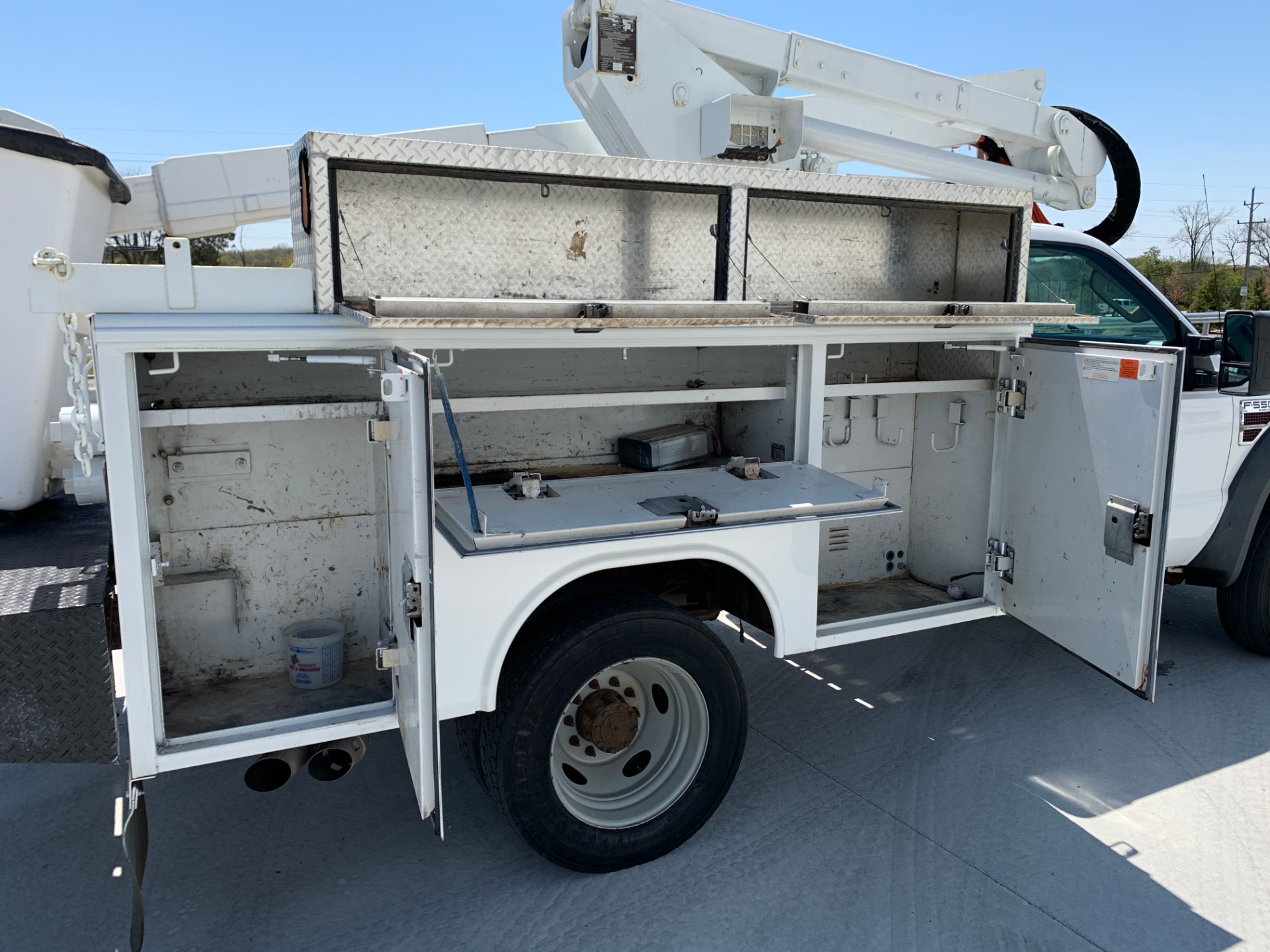 Used-2008-Ford-Super-Duty-F-550-XLT-DRW-2dr-Bucket-Truck