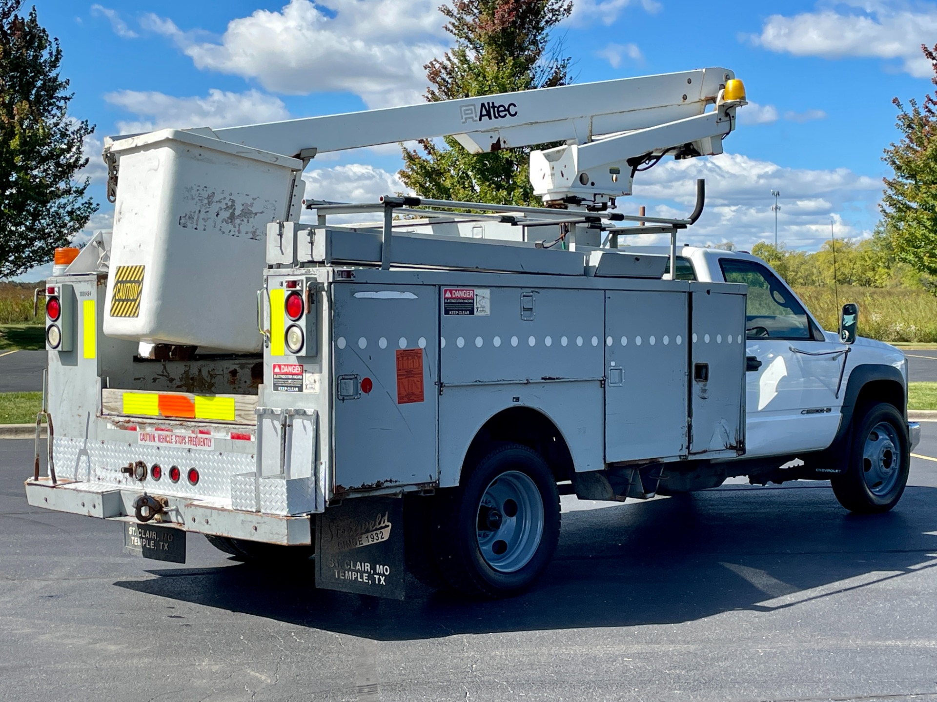 Used-2001-Chevrolet-C3500-HD-Bucket-Truck---81-Liter-BIG-BLOCK---Low-Miles