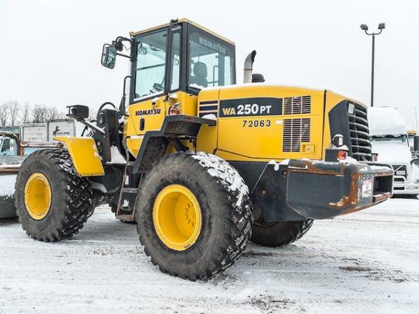 Used-2006-Komatsu-WA250PT5-Front-End-Loader