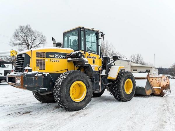 Used 2006 Komatsu WA250PT5 Front End Loader! for sale Sold at Chicago Motor Cars in West Chicago IL 60185 6