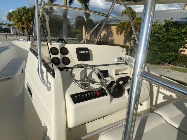 Used-2005-Pursuit-3070CC-Boat