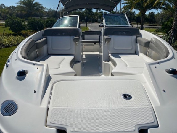 Used 2011 Sea Ray 260 Sun Deck Boat for sale Sold at Chicago Motor Cars in West Chicago IL 60185 4
