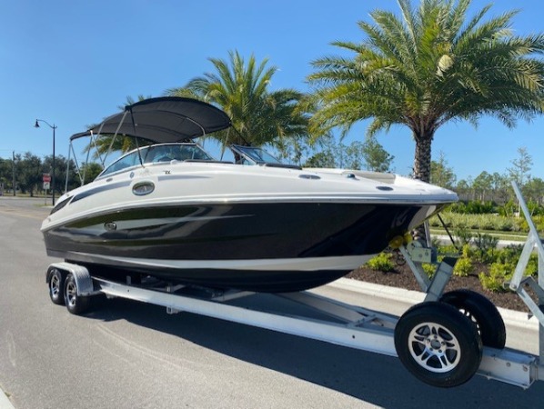 Used 2011 Sea Ray 260 Sun Deck Boat for sale Sold at Chicago Motor Cars in West Chicago IL 60185 5