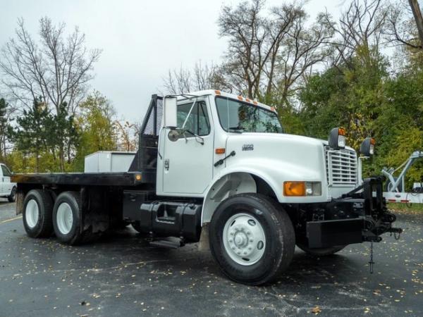 Used-2001-International-4900-Flatbed-Truck