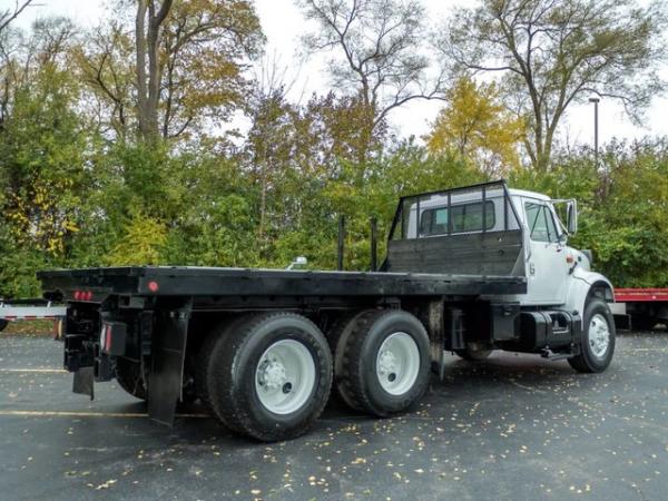 Used-2001-International-4900-Flatbed-Truck