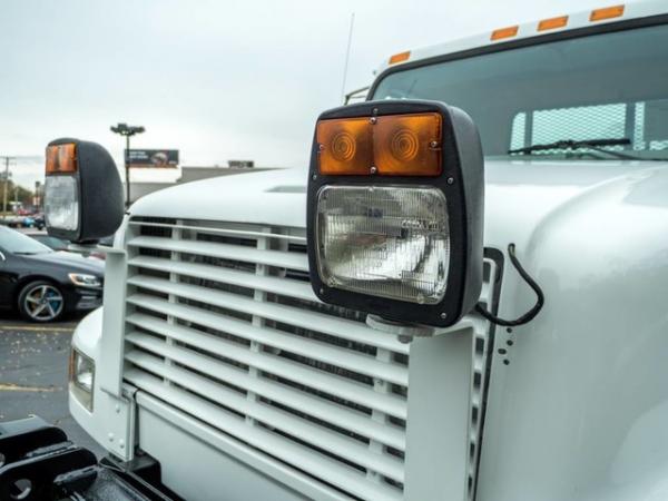 Used-2001-International-4900-Flatbed-Truck