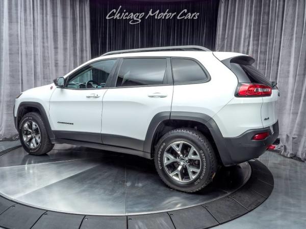 Used 2014 Jeep Cherokee Trailhawk for sale Sold at Chicago Motor Cars in West Chicago IL 60185 3