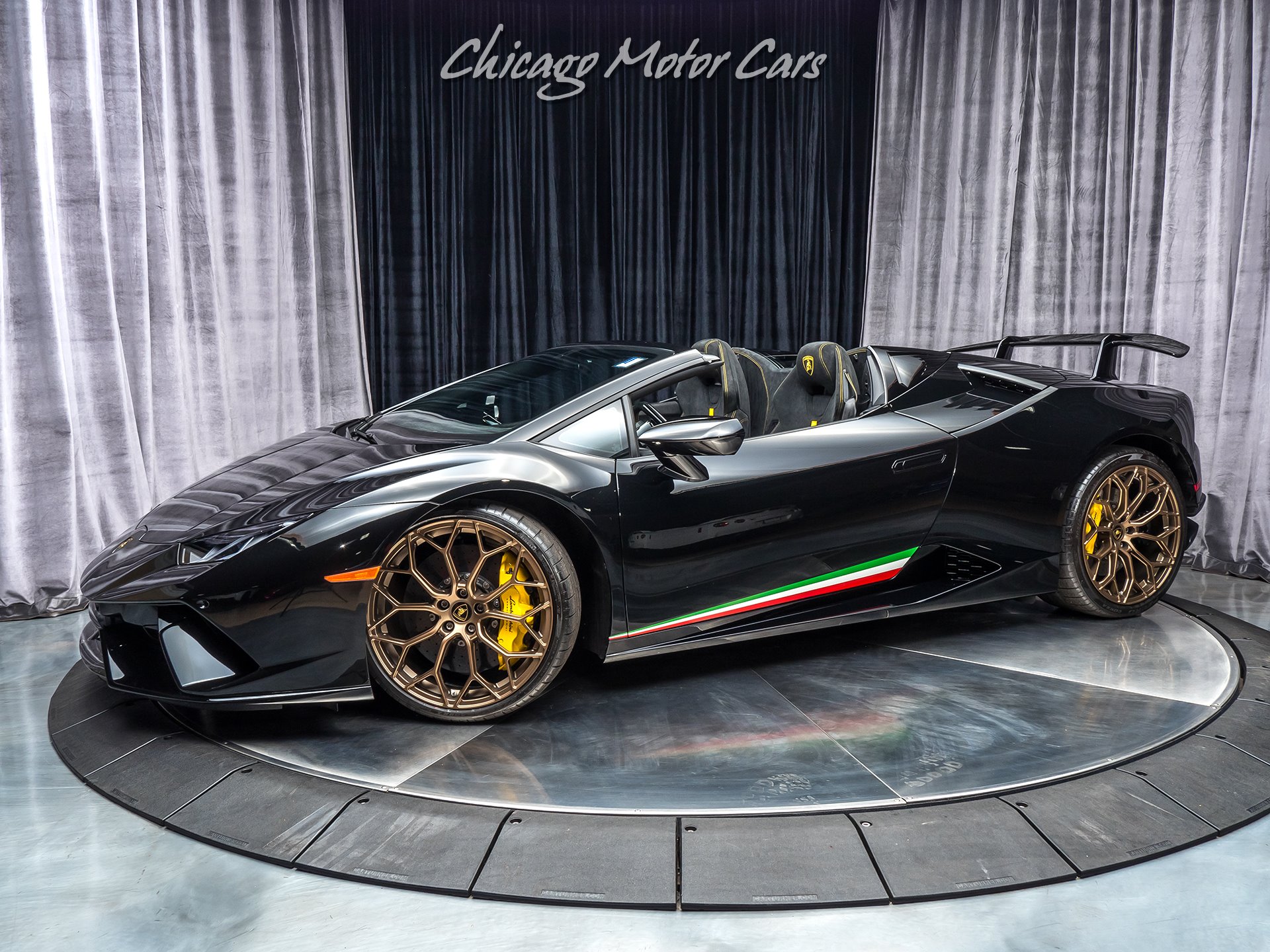 Used 2018 Lamborghini Huracan LP640-4 Performante Spyder MSRP $351k+ ONLY 9K MILES! CARBON FIBER! FRONT LIFT! for sale Sold at Chicago Motor Cars in West Chicago IL 60185 1