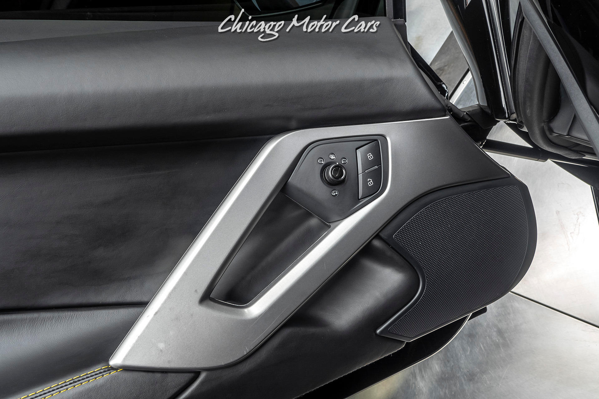 Used-2012-Lamborghini-Aventador-LP700-4-Coupe-TRANSPARENT-ENGINE-BONNET