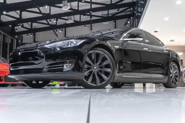 Used 2015 Tesla Model S 70D **$91k+ MSRP** for sale Sold at Chicago Motor Cars in West Chicago IL 60185 2
