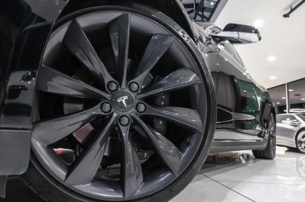 Used 2015 Tesla Model S 70D **$91k+ MSRP** for sale Sold at Chicago Motor Cars in West Chicago IL 60185 5