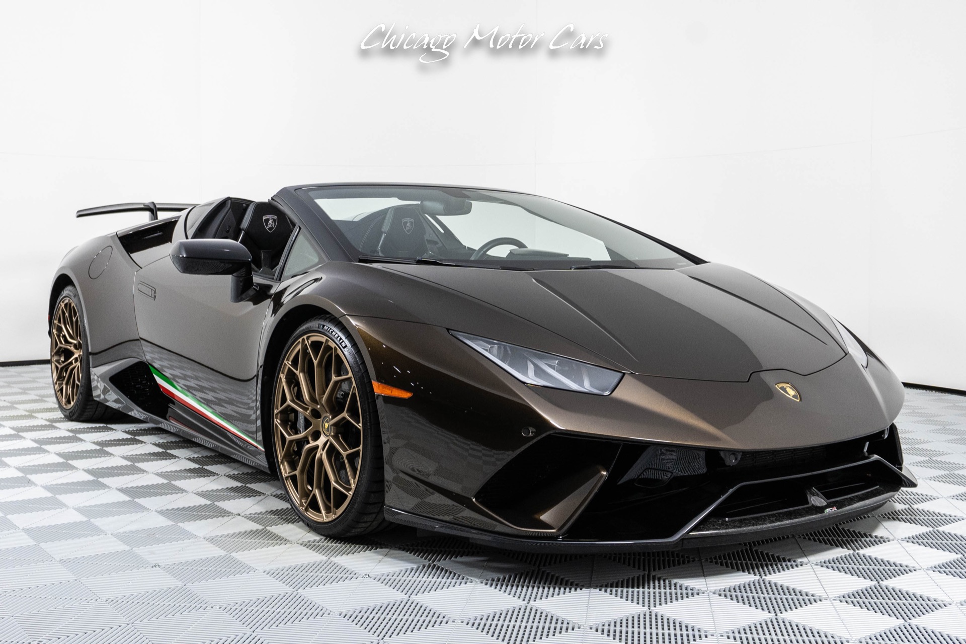 Used-2018-Lamborghini-Huracan-Performante-Spyder-1-of-1-Build-Ad-Personam-Stunning-Spec-Only-4k-Miles-Huge-MSRP-Loaded
