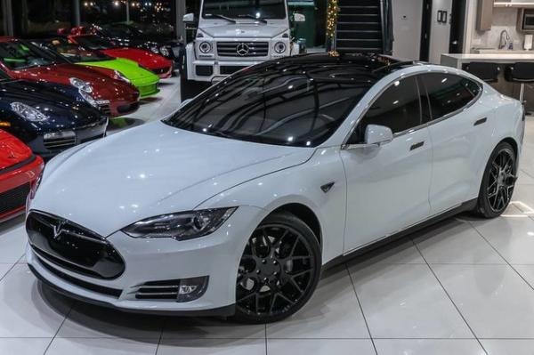 Used 2015 Tesla Model S 70D **$91k + MSRP** for sale Sold at Chicago Motor Cars in West Chicago IL 60185 2
