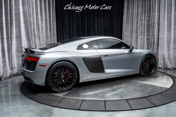 Used 2017 Audi R8 Coupe V10 plus Carbon Fiber! Audi Care! Black Factory Wheels! for sale Sold at Chicago Motor Cars in West Chicago IL 60185 5
