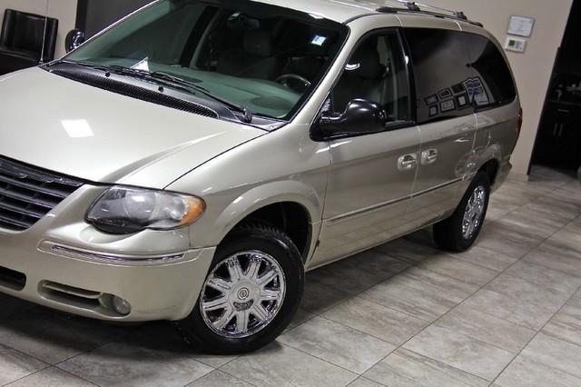 New-2006-Chrysler-Town---Country-LWB-Limited