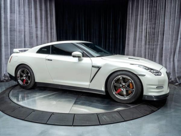 Used-2013-Nissan-GT-R-Premium-1350-hp-at-the-wheels