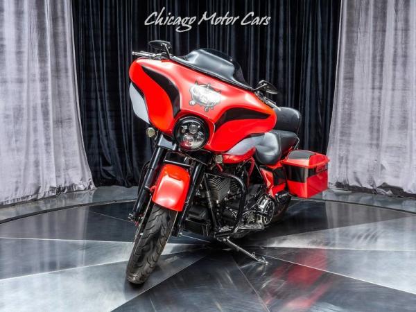 Used 2010 Harley-Davidson FLHX Street Glide Motorcycle **131 for sale Sold at Chicago Motor Cars in West Chicago IL 60185 3