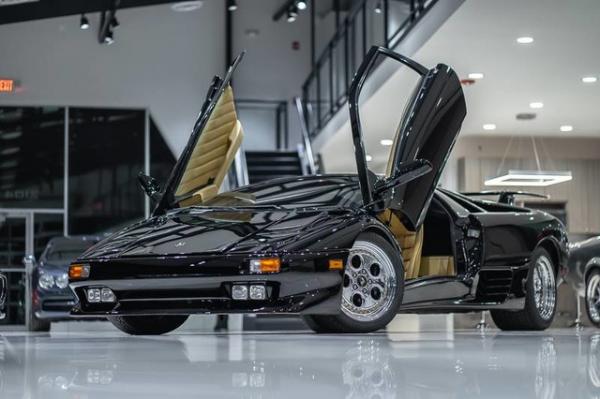 Used 1994 Lamborghini Diablo VT Coupe **COLLECTOR'S CAR** for sale Sold at Chicago Motor Cars in West Chicago IL 60185 3
