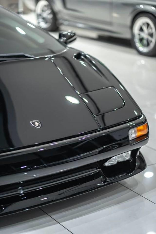 Used-1994-Lamborghini-Diablo-VT-Coupe-COLLECTORS-CAR