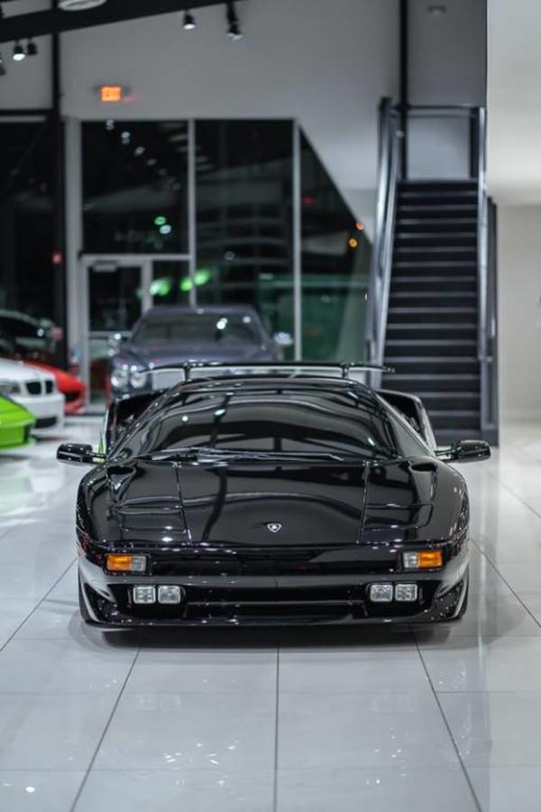 Used-1994-Lamborghini-Diablo-VT-Coupe-COLLECTORS-CAR