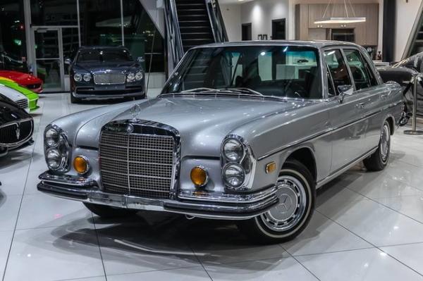 Used 1972 Mercedes-Benz 280 SE for sale Sold at Chicago Motor Cars in West Chicago IL 60185 3