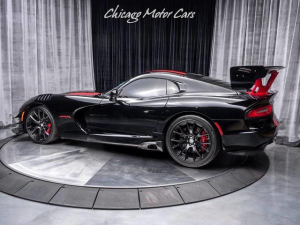 Used 2017 Dodge Viper ACR Extreme Aero ONLY 2K MILES! for sale Sold at Chicago Motor Cars in West Chicago IL 60185 3