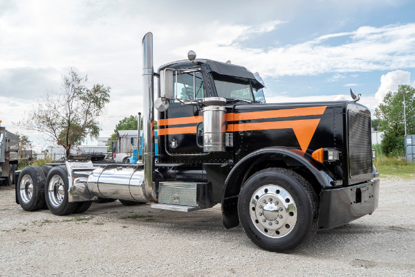 Used 1990 Peterbilt 379 Truck Tractor CAT 3406B ENGINE 18-SPEED TRANSMISSION! for sale Sold at Chicago Motor Cars in West Chicago IL 60185 4