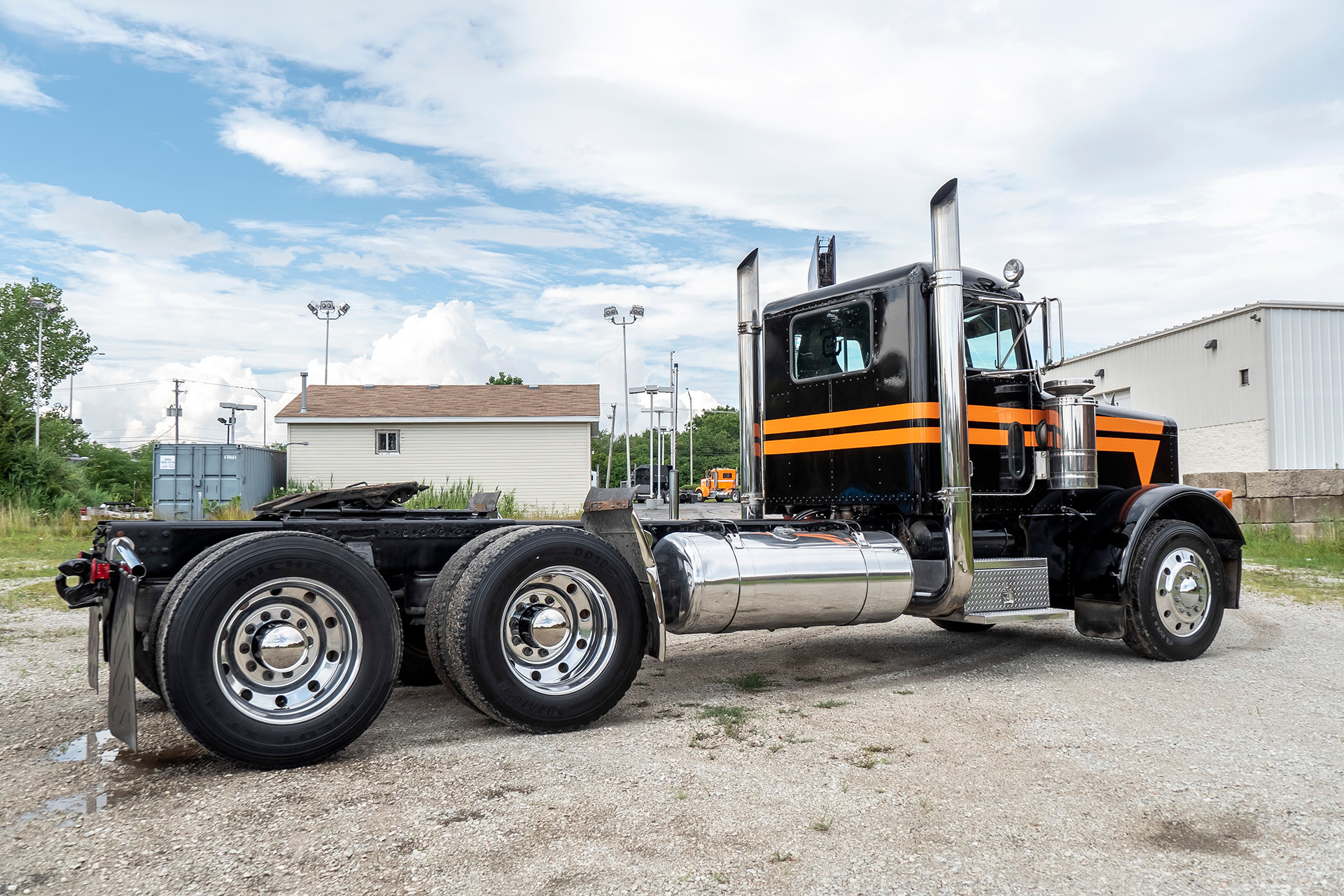 Used-1990-Peterbilt-379-Truck-Tractor-CAT-3406B-ENGINE-18-SPEED-TRANSMISSION