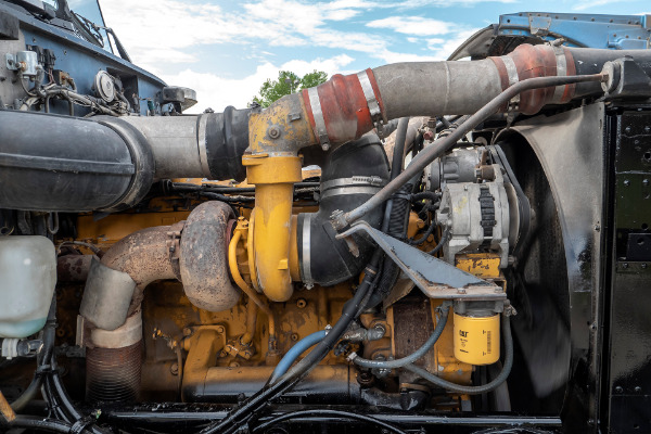 Used-1990-Peterbilt-379-Truck-Tractor-CAT-3406B-ENGINE-18-SPEED-TRANSMISSION