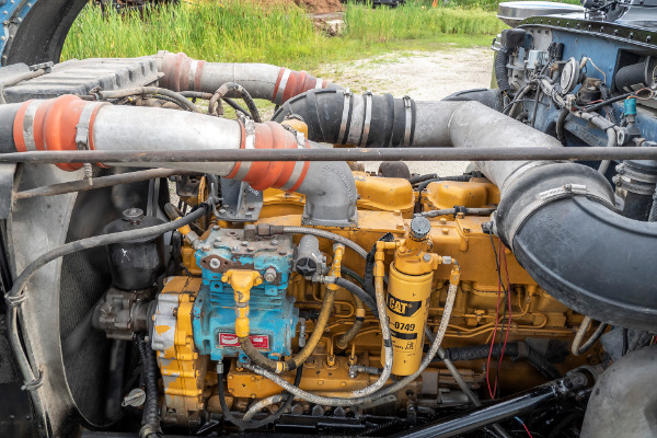 Used-1990-Peterbilt-379-Truck-Tractor-CAT-3406B-ENGINE-18-SPEED-TRANSMISSION