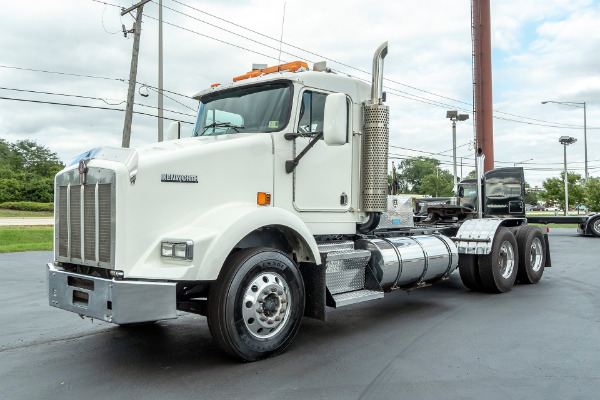 Used 2004 Kenworth T800 DAY CAB Truck Tractor C15 Engine for sale Sold at Chicago Motor Cars in West Chicago IL 60185 2