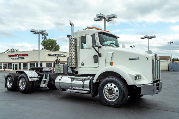Used 2004 Kenworth T800 DAY CAB Truck Tractor C15 Engine for sale Sold at Chicago Motor Cars in West Chicago IL 60185 4