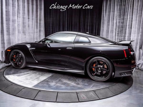 Used 2018 Nissan GT-R Track Edition Coupe HIGH MSRP for sale Sold at Chicago Motor Cars in West Chicago IL 60185 3