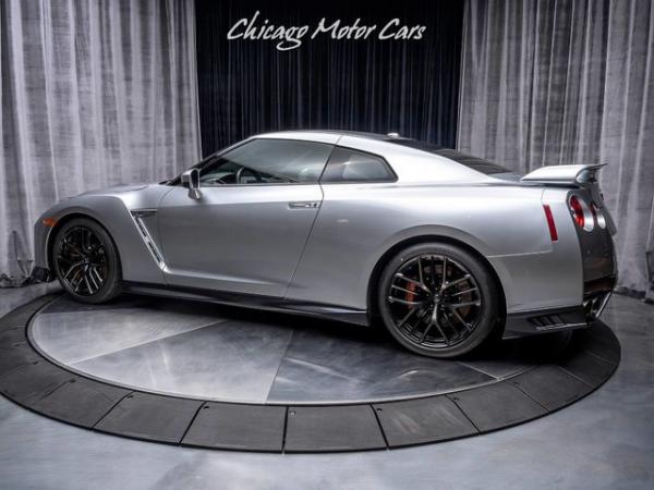 Used 2018 Nissan GT-R Premium Coupe HIGH MSRP! RARE PREMIUM INTERIOR! for sale Sold at Chicago Motor Cars in West Chicago IL 60185 3