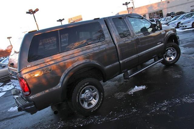 New-2005-Ford-Super-Duty-F-250-Lariat