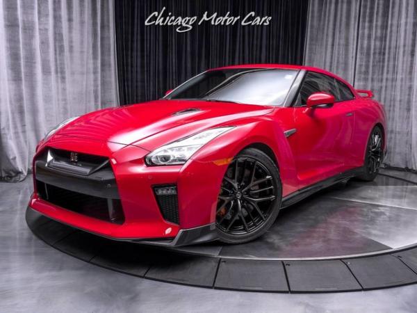 Used 2018 Nissan GT-R Premium Coupe ONLY 4K MILES! for sale Sold at Chicago Motor Cars in West Chicago IL 60185 2