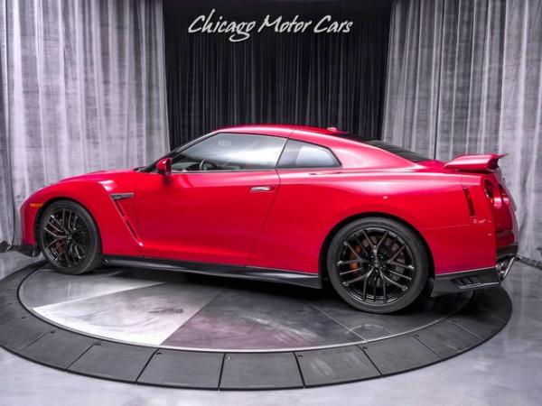 Used 2018 Nissan GT-R Premium Coupe ONLY 4K MILES! for sale Sold at Chicago Motor Cars in West Chicago IL 60185 3