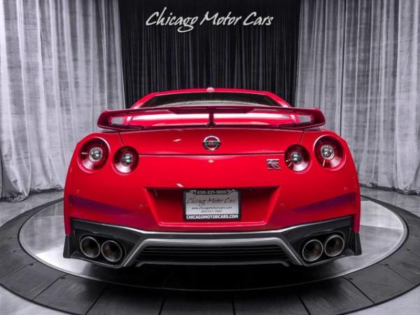 Used 2018 Nissan GT-R Premium Coupe ONLY 4K MILES! for sale Sold at Chicago Motor Cars in West Chicago IL 60185 4