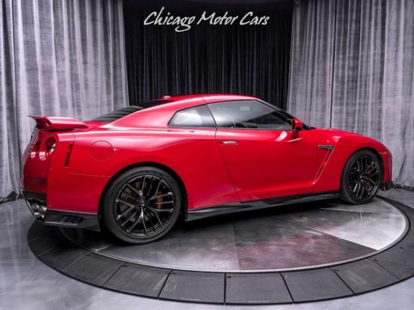 Used 2018 Nissan GT-R Premium Coupe ONLY 4K MILES! for sale Sold at Chicago Motor Cars in West Chicago IL 60185 5