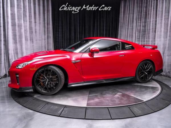 Used 2018 Nissan GT-R Premium Coupe ONLY 4K MILES! for sale Sold at Chicago Motor Cars in West Chicago IL 60185 1