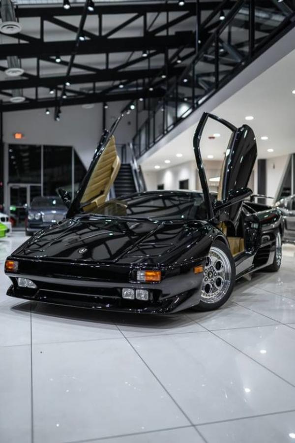 Used-1994-Lamborghini-Diablo-VT-Coupe-COLLECTORS-CAR