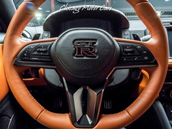 Used-2018-Nissan-GT-R-Premium-Coupe-PREMIUM-INTERIOR